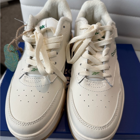 Reebok Classic sneakers size 7 - Picture 2 of 7